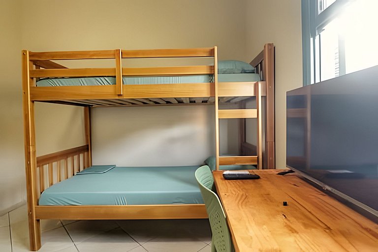 Quarto II - (Cozinha/Banheiro Compartilhados)