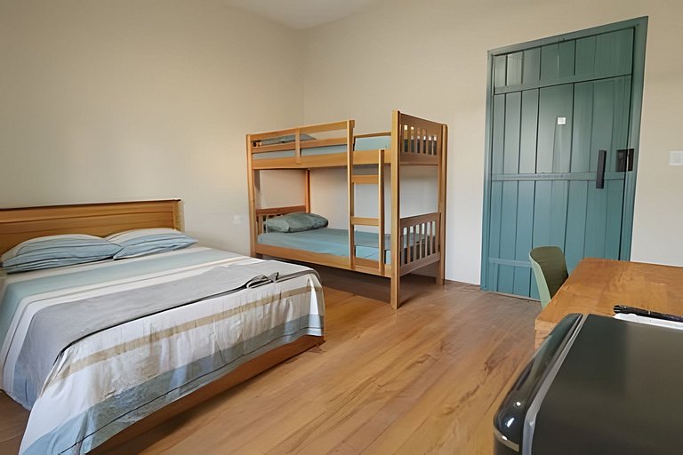 Quarto I - (Cozinha/Banheiro Compartilhados)