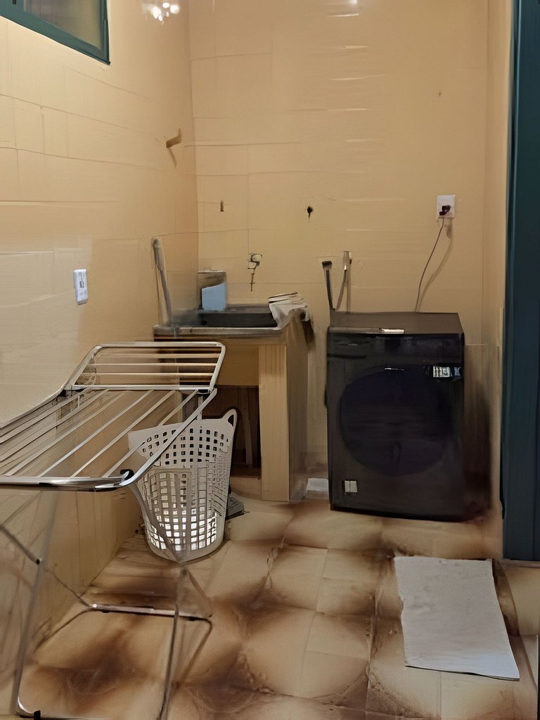 Quarto I - (Cozinha/Banheiro Compartilhados)