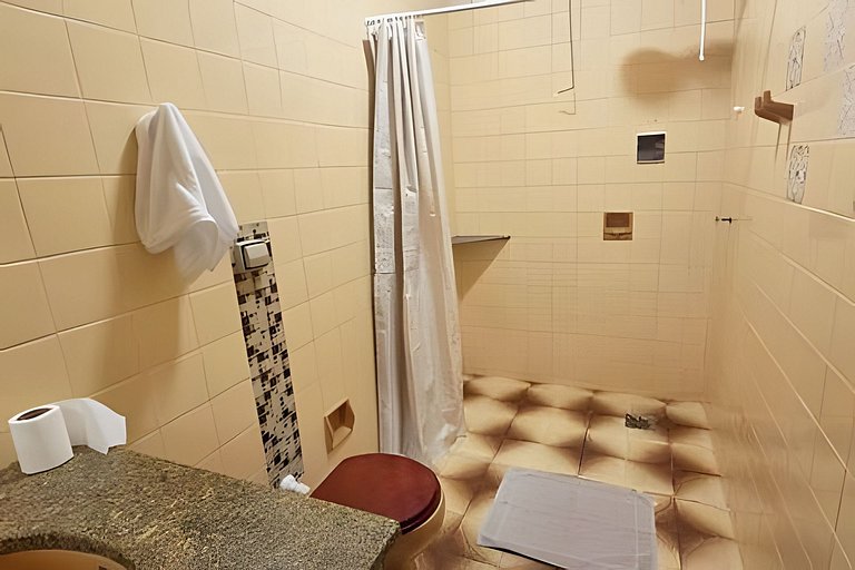 Quarto I - (Cozinha/Banheiro Compartilhados)