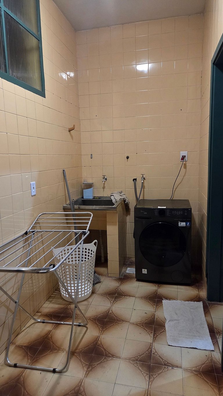 Quarto II - (Cozinha/Banheiro Compartilhados)